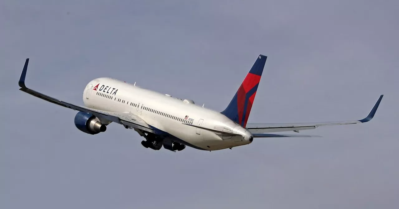 Two Planes Come Dangerously Close in Mid-Air Scare Over Phoenix