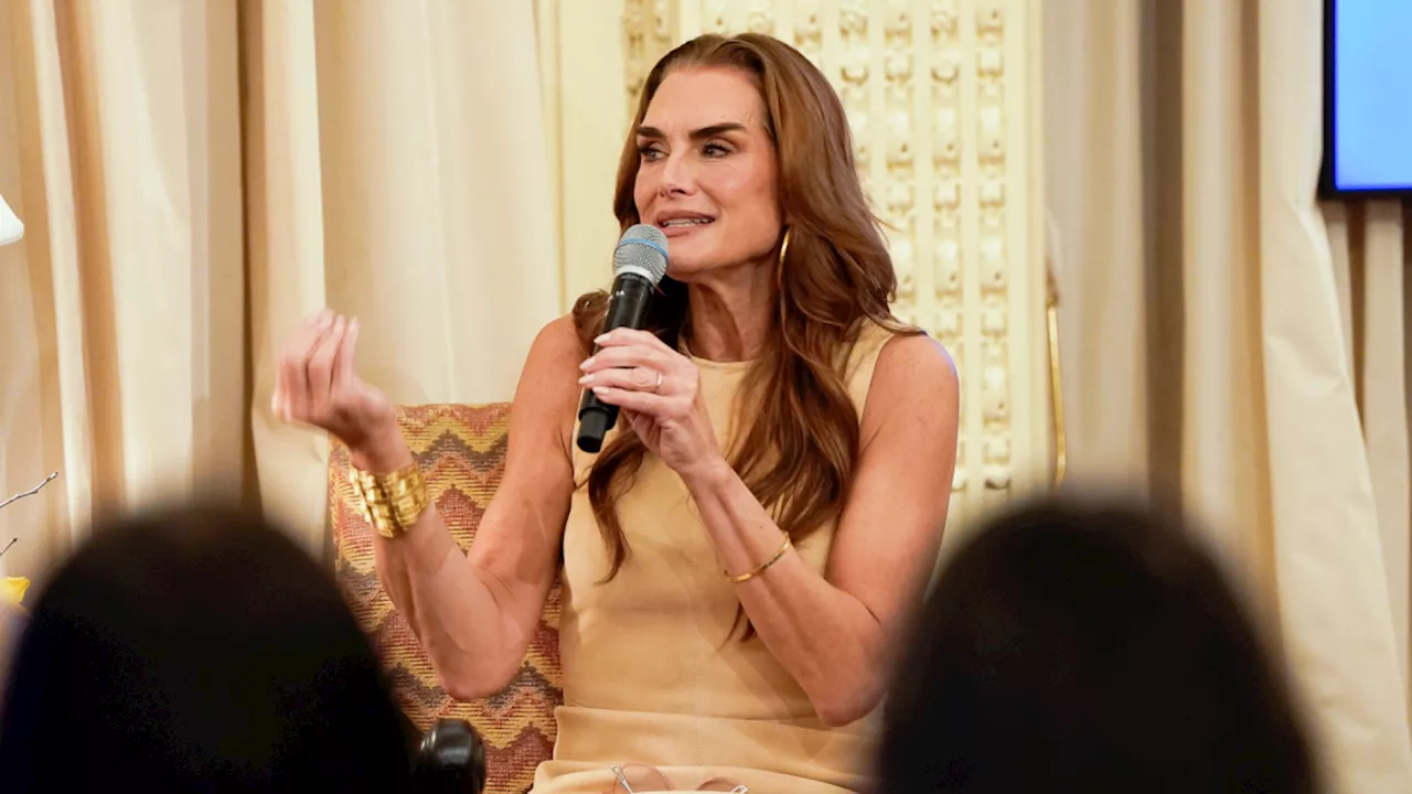 Brooke Shields racconta l'invecchiamento e le sfide della salute in un'autobiografia sincera