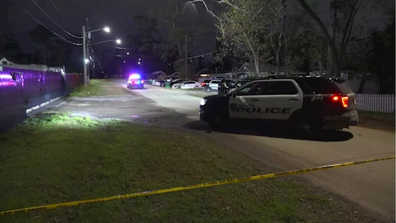 Police find cash, drugs and 2 men shot to death in east Houston