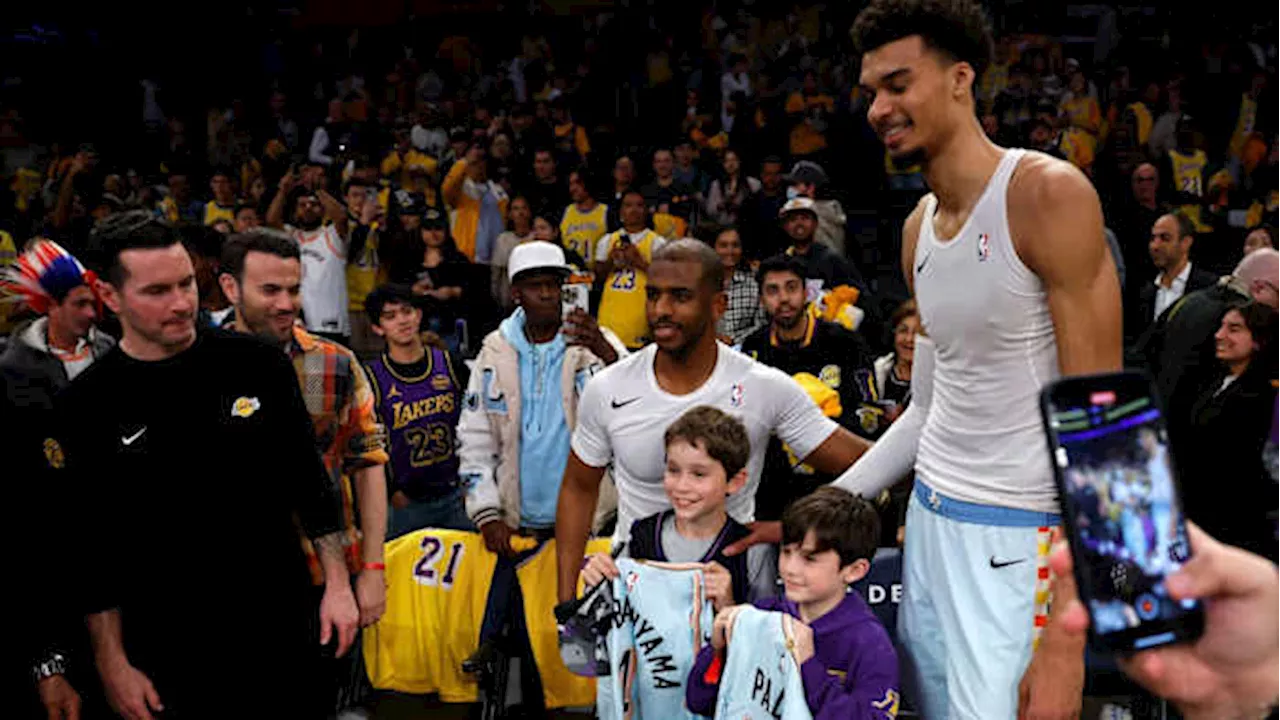 Spurs stars gift game jerseys to Lakers coach’s kids after losing house to wildfire