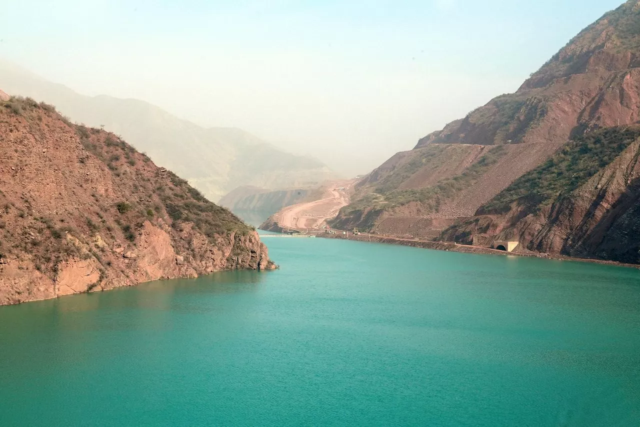 Pour sortir du noir, le Tadjikistan mise sur l'hydroélectricité malgré des pénuries d'eau