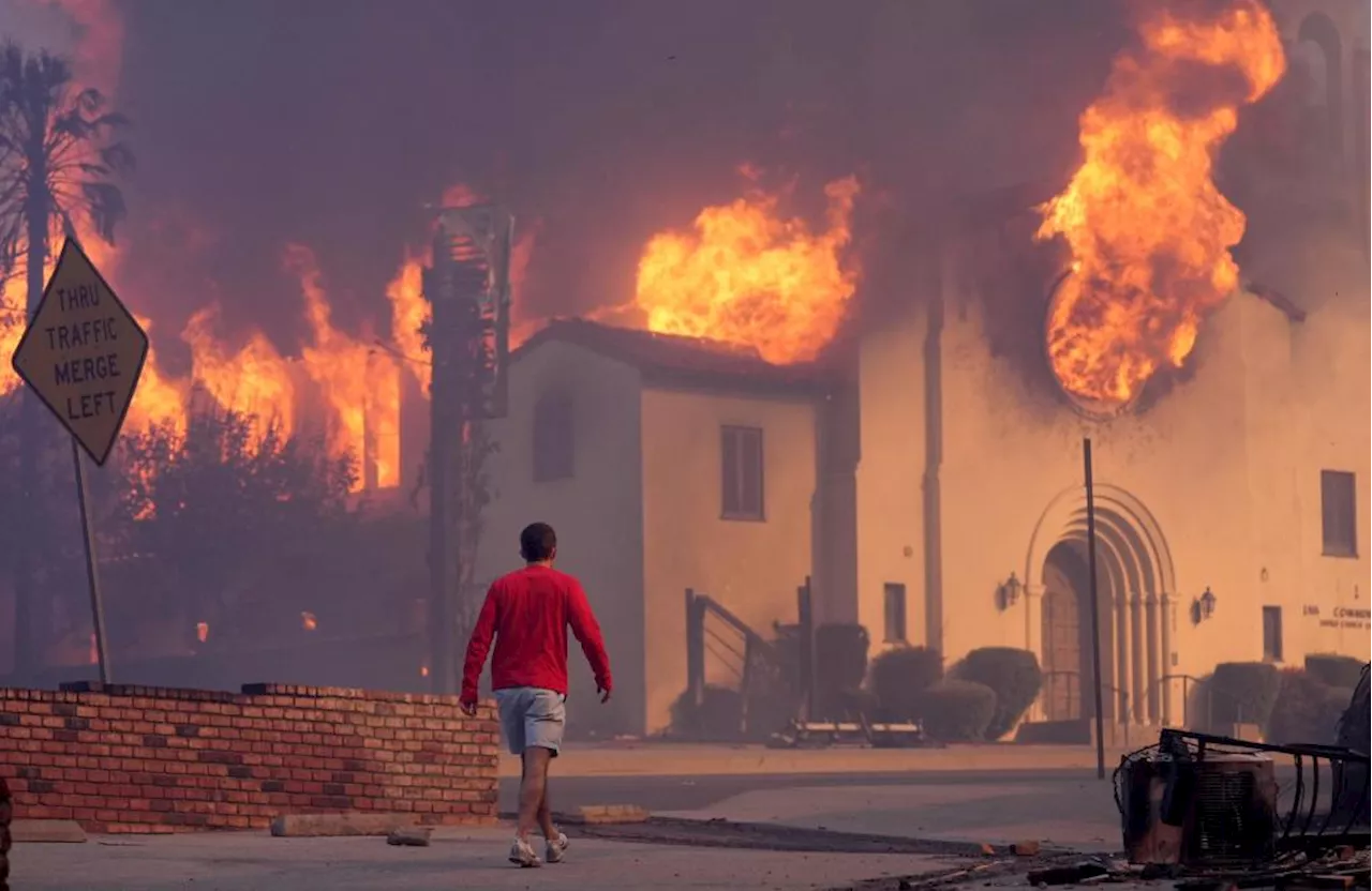 Wildfire Investors Circle Los Angeles, Raising Fears of Displacement