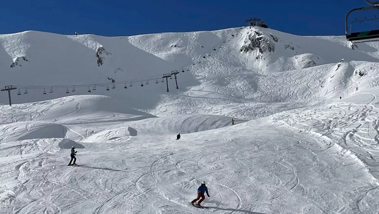 Tragédie sur les Pistes des Alpes: Skieuse Britannique Décédée Après Collision