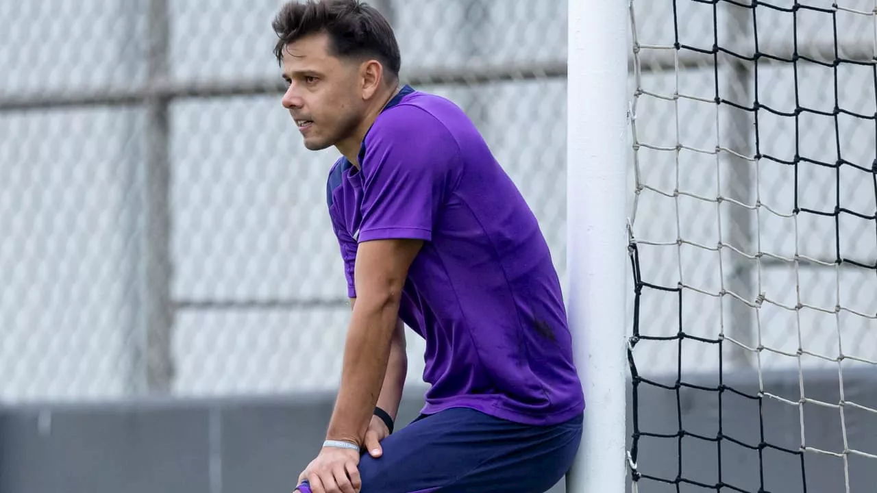 Romero minimiza atraso de salários do Corinthians e mantém apoio ao presidente