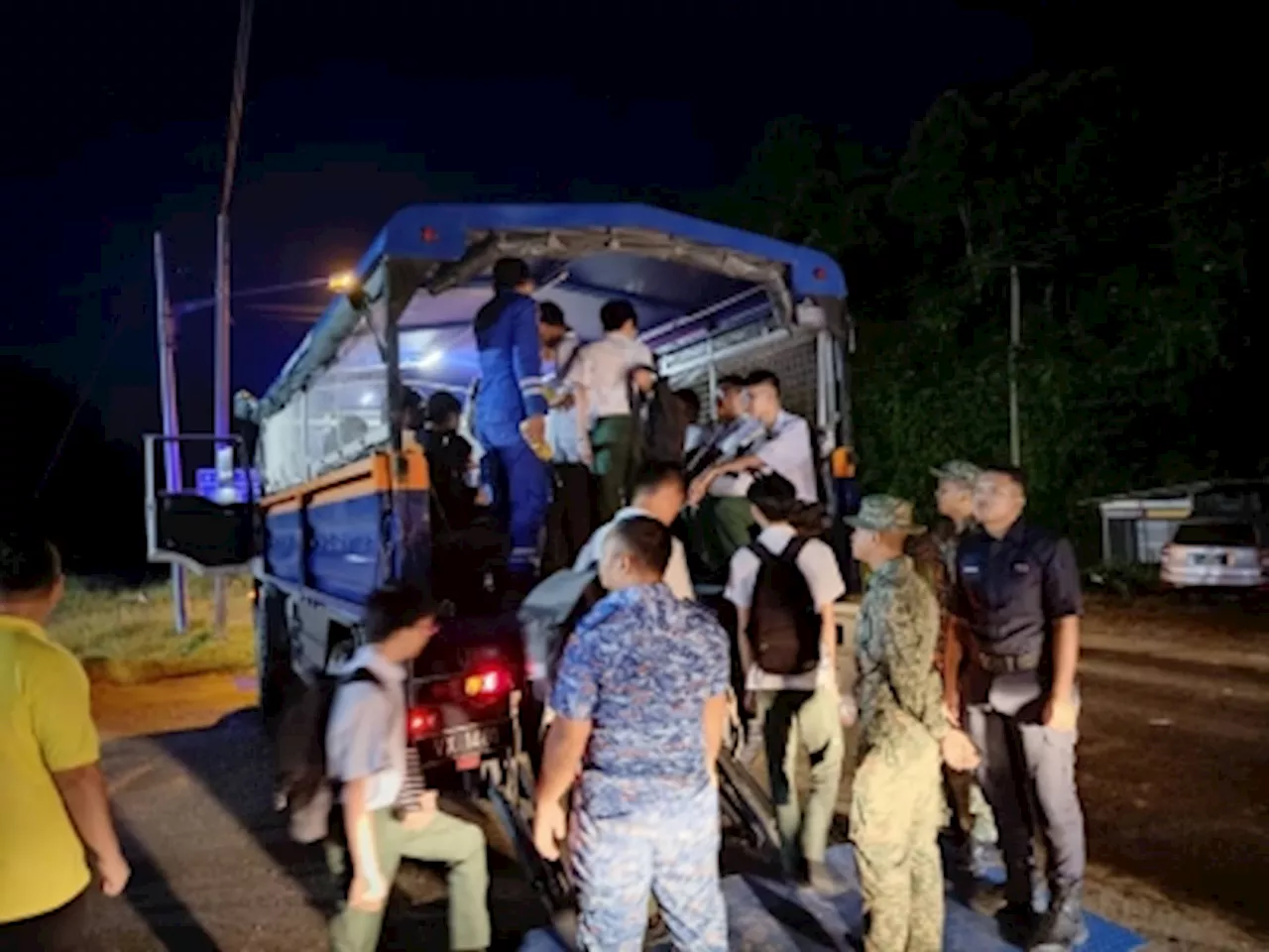 Sibu Flood Forces Students and Teachers to Take Truck Ride to School