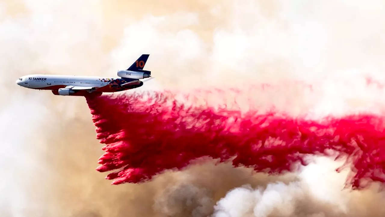 La poudre rose qui aide à combattre les incendies en Californie