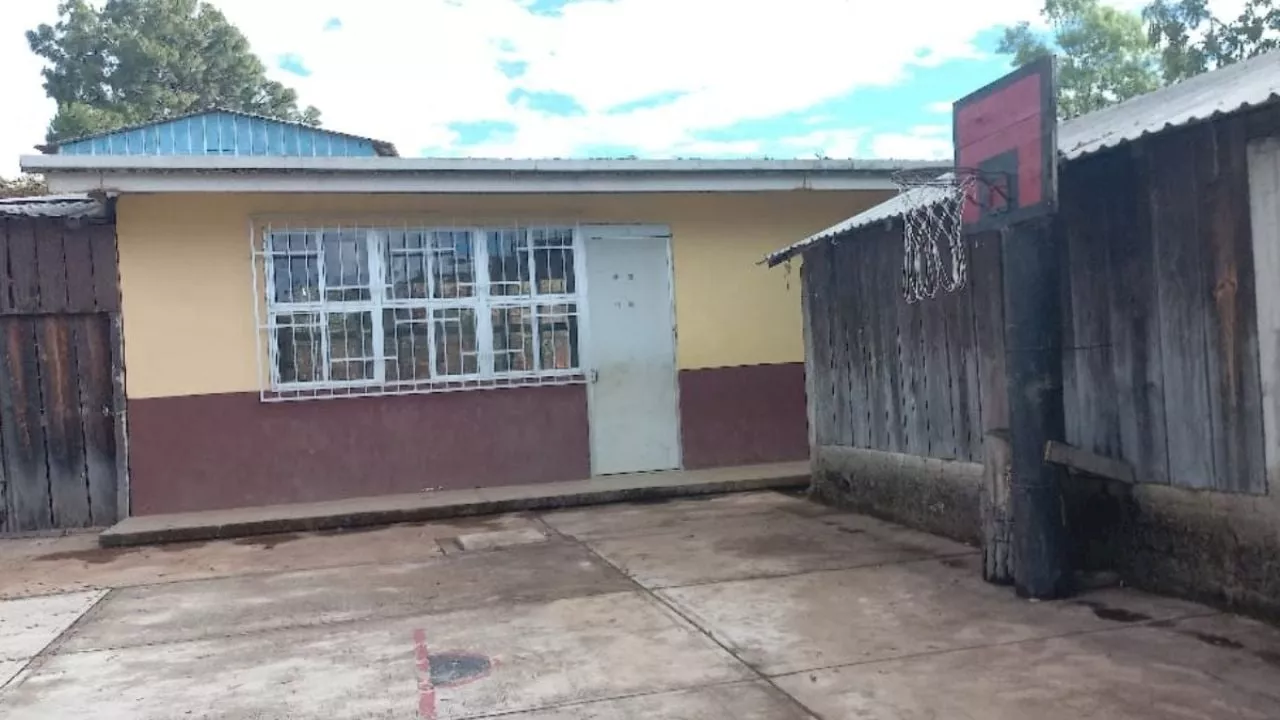 Estudiantes de Chichihualco, Guerrero, llevan un año y medio sin clases por la violencia