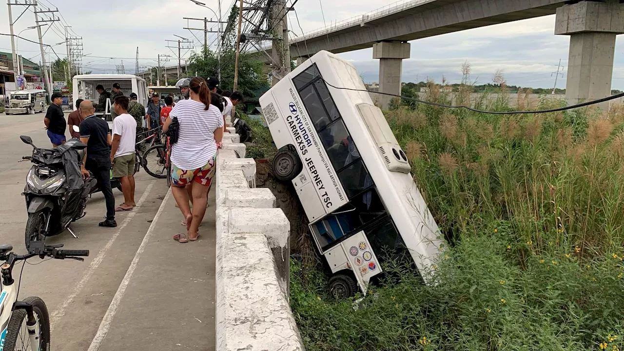 2 dead, 20 injured as e-jeep falls off bridge in Bulacan