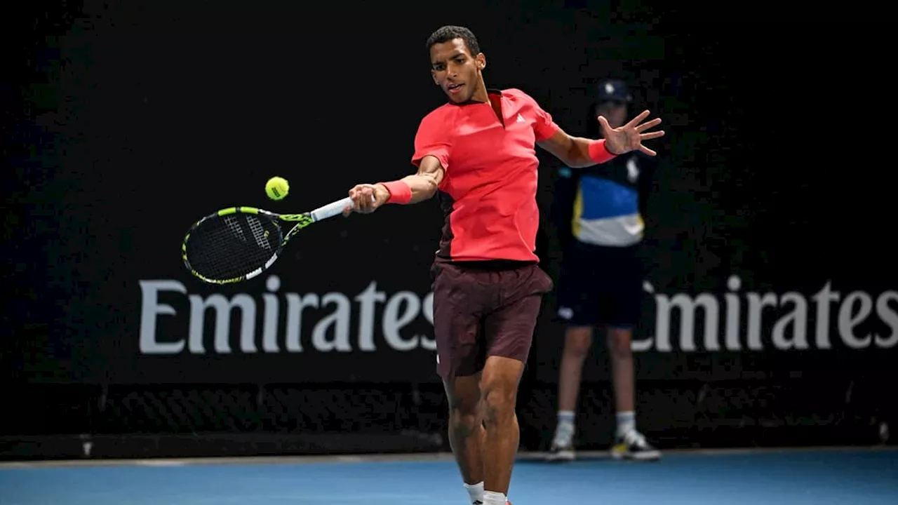 L'ambiance explosive des supporters français perturbe Auger-Aliassime à Melbourne