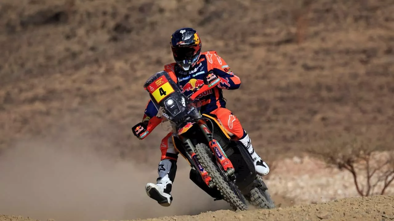 Sanders Extends Dakar Lead After Schareina's Crash