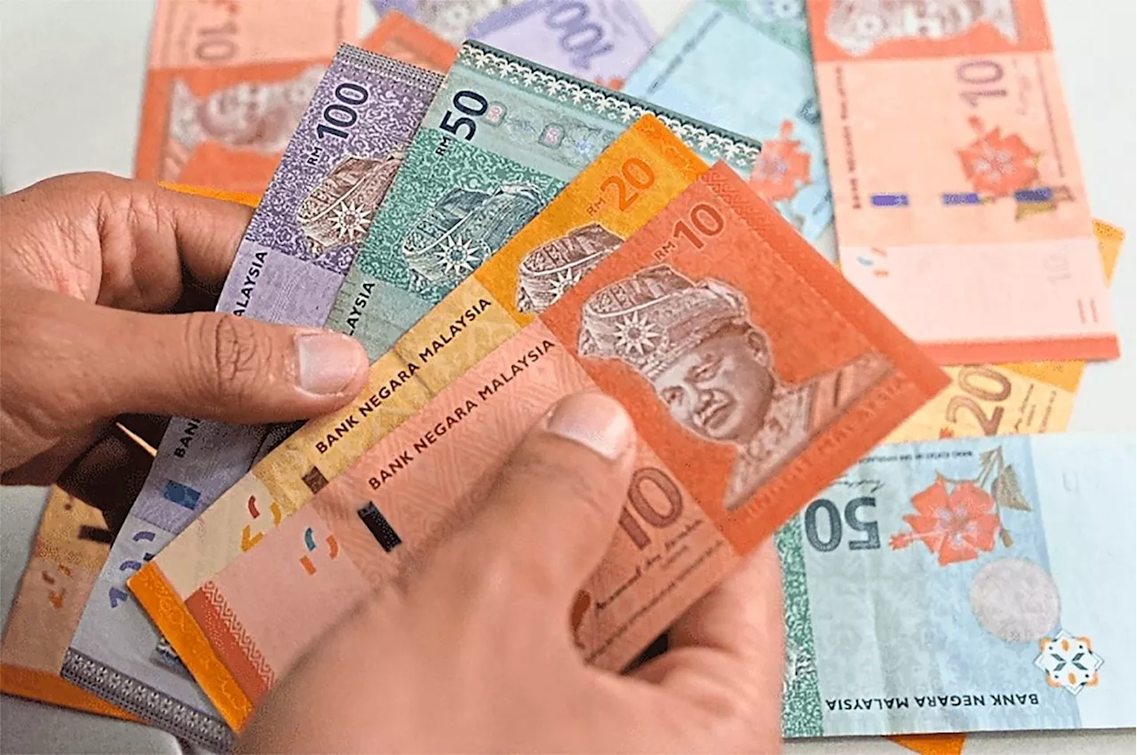 Ringgit Opens Slightly Higher Against US Dollar Amidst Dollar Retreat