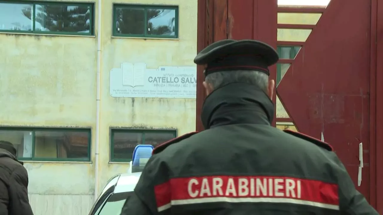 Castellammare, sequestrato materiale pornografico a casa della prof arrestata per violenza sessuale