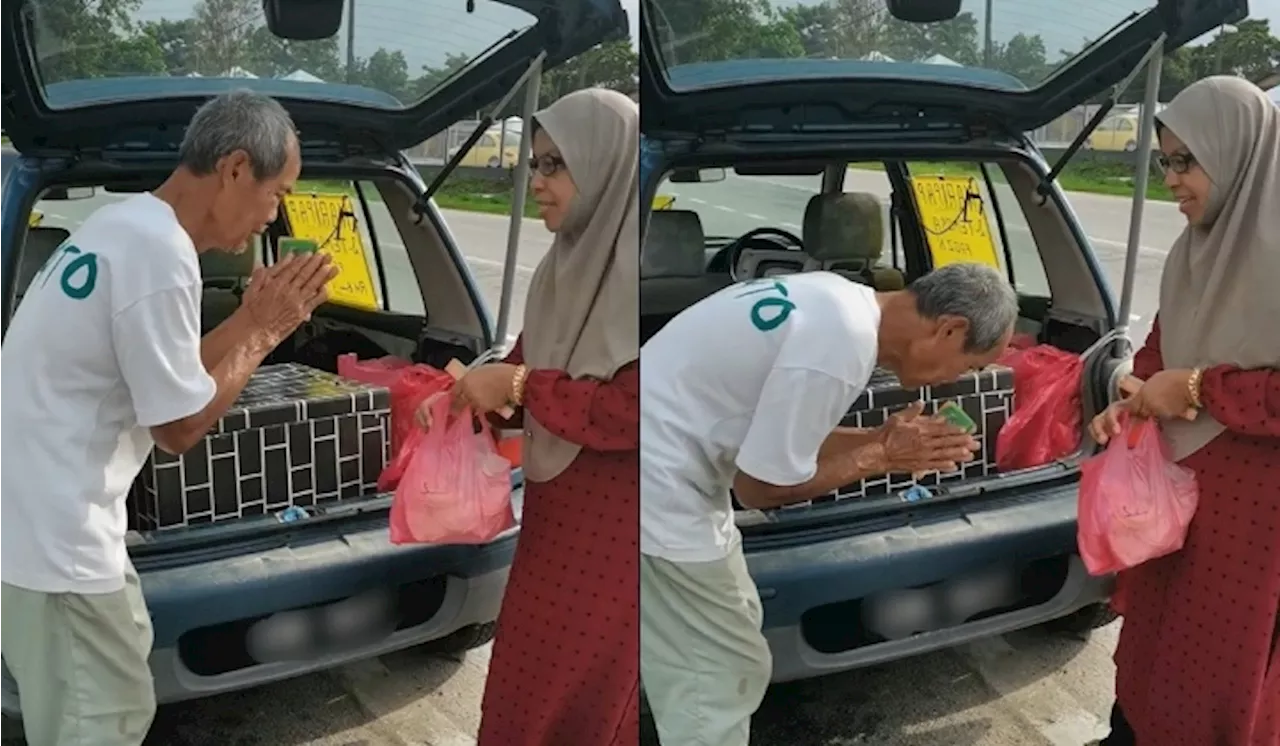 [Video] Ramai Tersentuh Lihat Peniaga Warga Emas Tunduk Hormat Kepada Pelanggan Tanda Terima Kasih