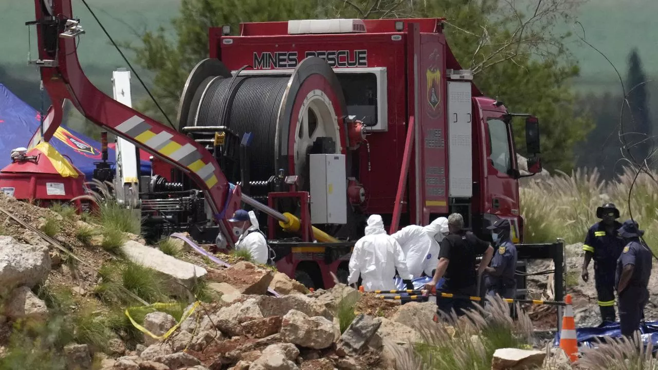 Bergleute in südafrikanischer Goldmine gestrandet - Dutzende Tote geborgen