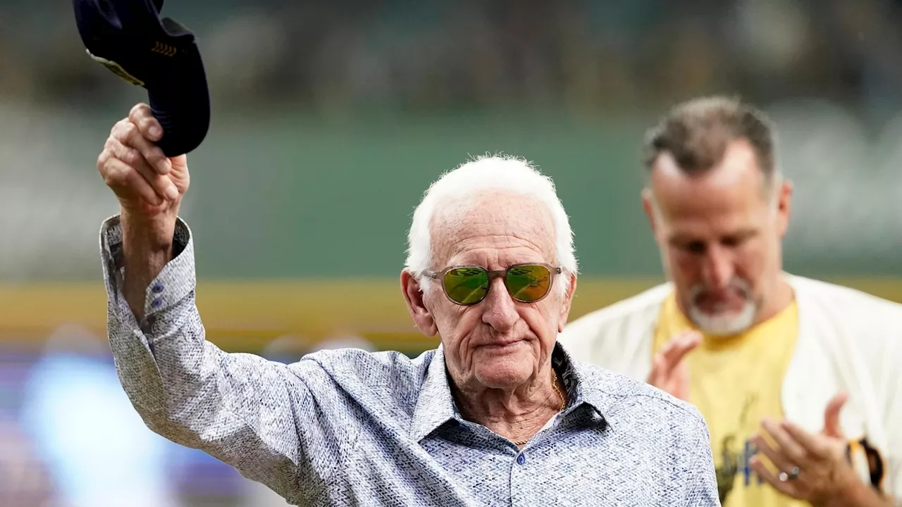 'Mr. Baseball' Bob Uecker, Brewers announcer, dies at 90