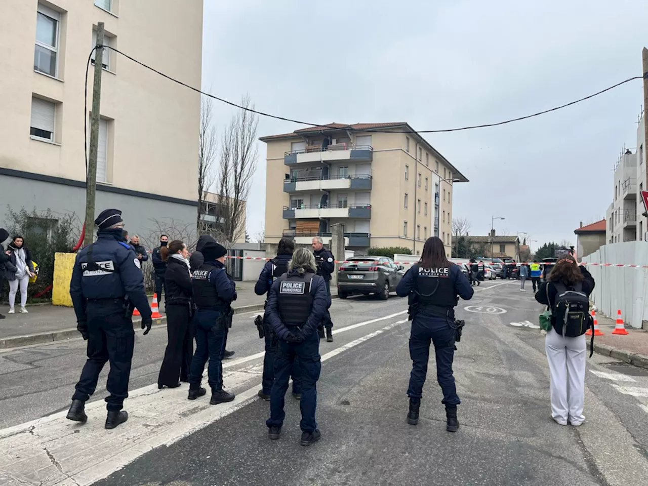 Intervention de Police à Meyzieu: Deux Personnes Libérées après Séquestration