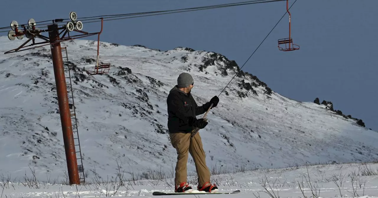 Skiers and Snowboarders Face Challenges in Anchorage Due to Lack of Snow