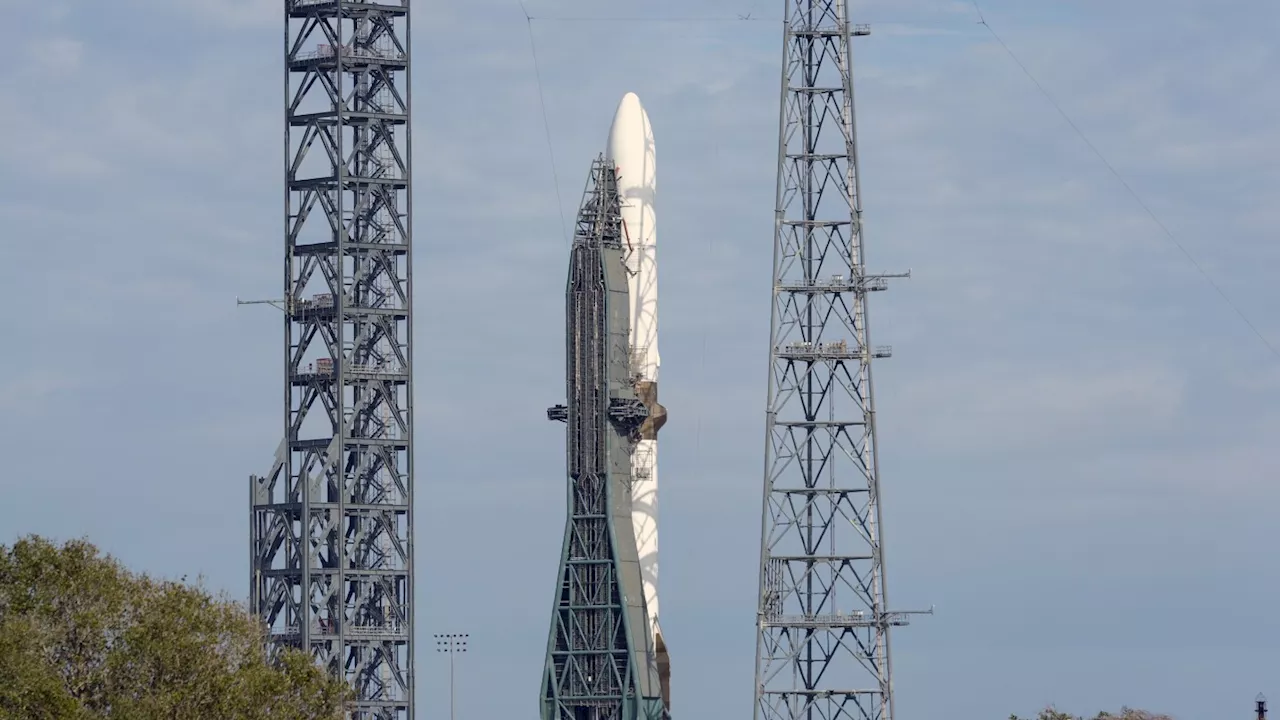 Blue Origin Launches Massive New Glenn Rocket on First Test Flight