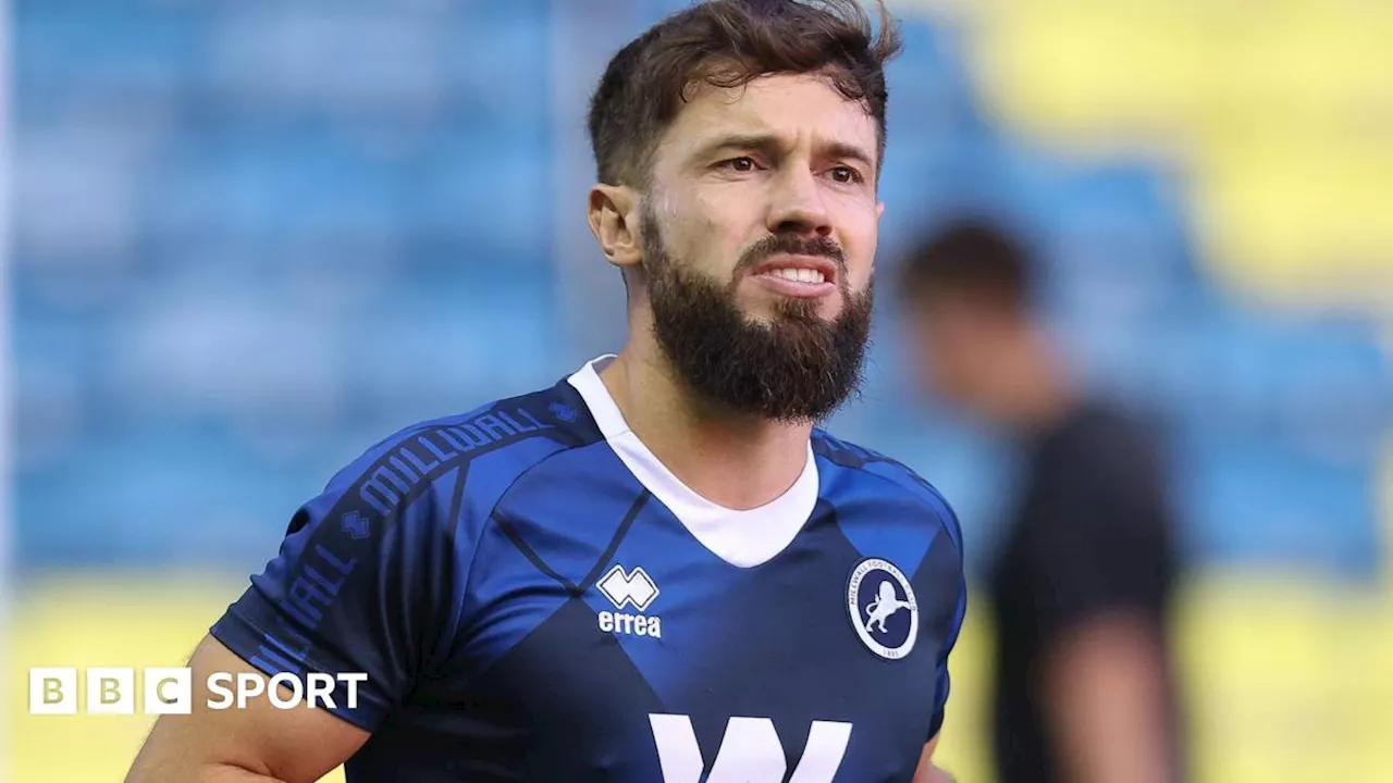 Oxford United Sign Striker Tom Bradshaw from Millwall