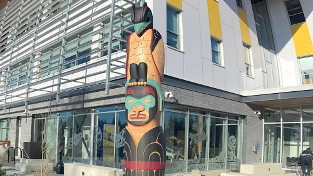 New Totem Pole and Window Art Unveiled at North Cowichan/Duncan RCMP Headquarters