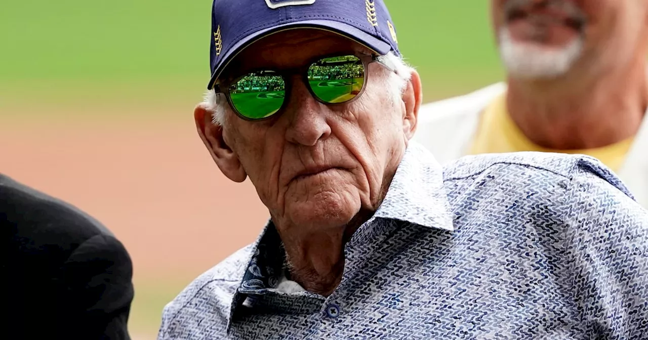 'Mr. Baseball' Bob Uecker, Brewers announcer, dies at 90