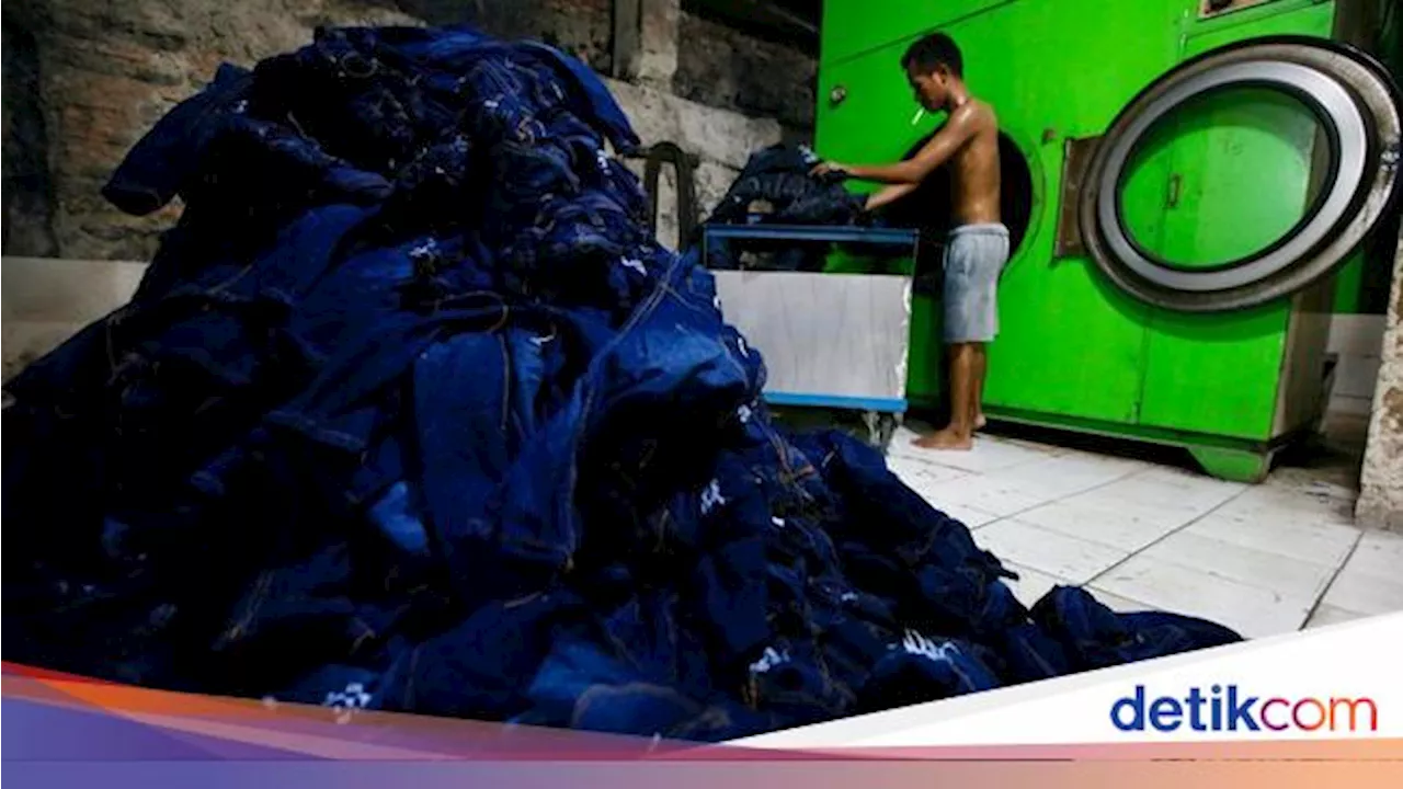 Melihat Produksi Celana Jeans Lokal di Tengah Gempuran Barang Impor