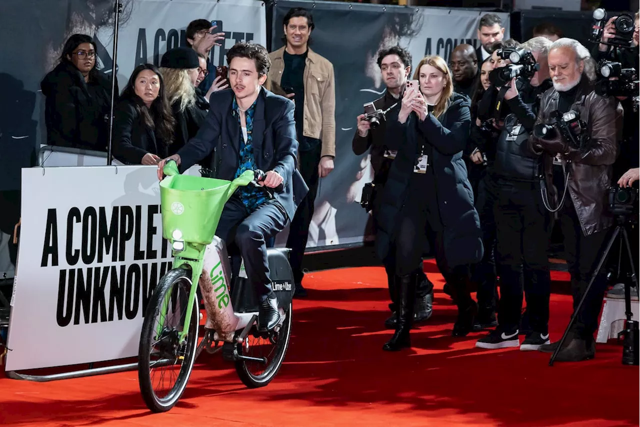 Timothée Chalamet é multado por usar bicicleta elétrica em Londres