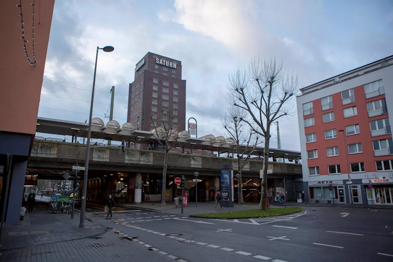 Köln: Parkplatzstreit eskaliert - Mann bedroht Autofahrer mit Waffe