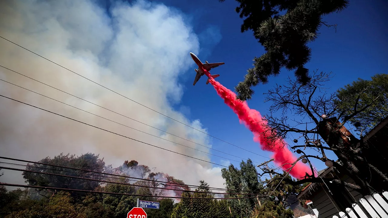 Aerial Firefighter: Southern California Wildfires 'Totally Demoralizing', Could Be Among Worst in US History