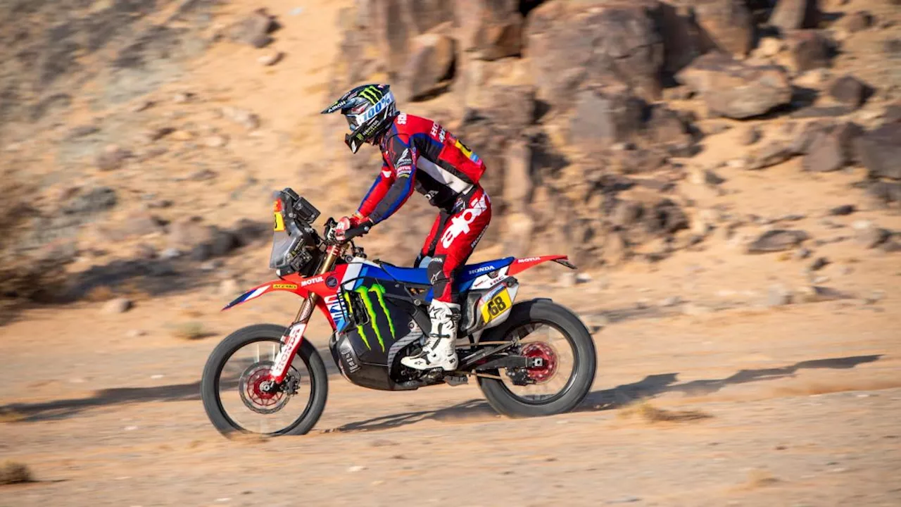 Dakar 2025 moto, tappa 11: vince Schareina, Sanders controlla il vantaggio