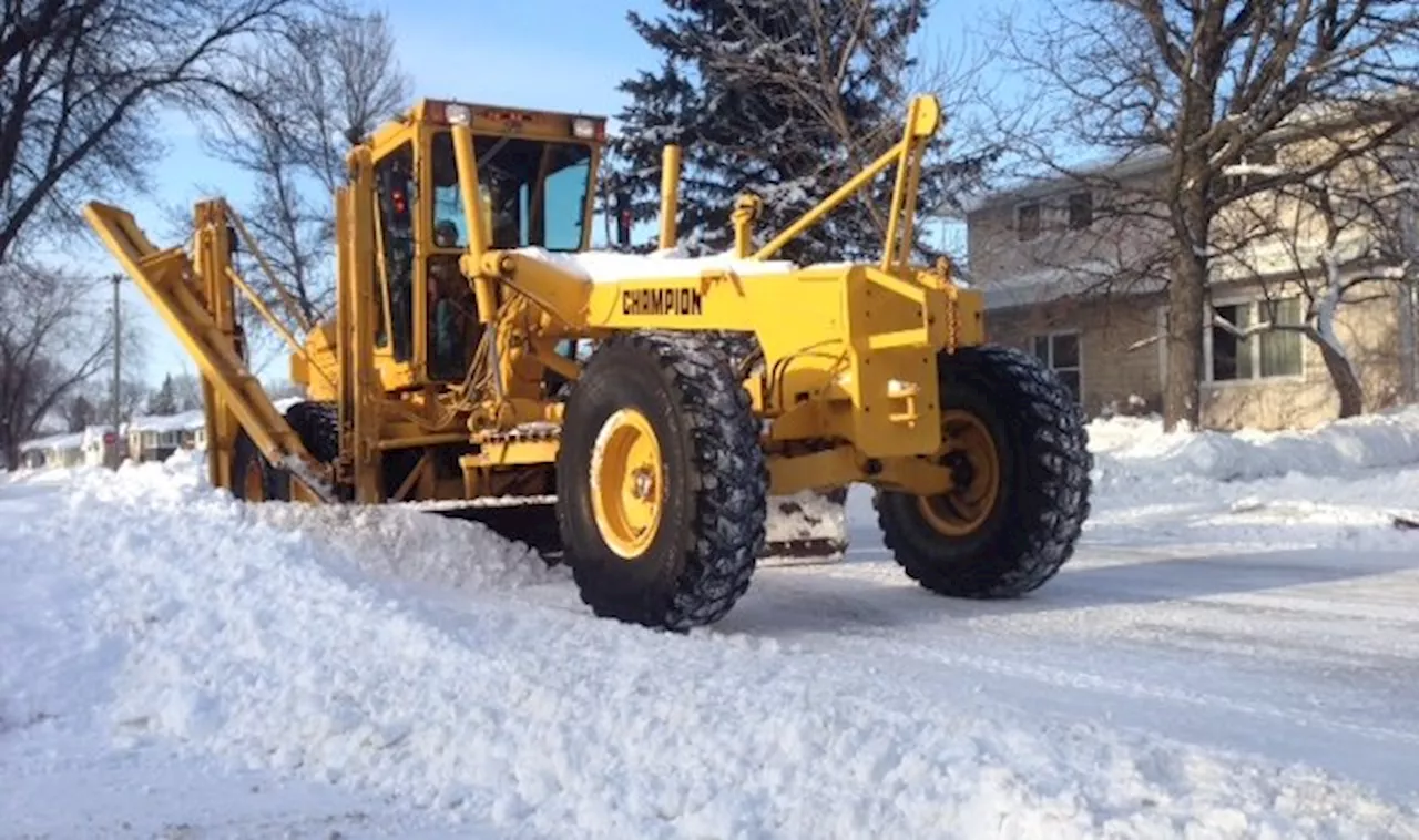 Mayor, councillor want to nix snow-clearing pilot project for Winnipeg streets