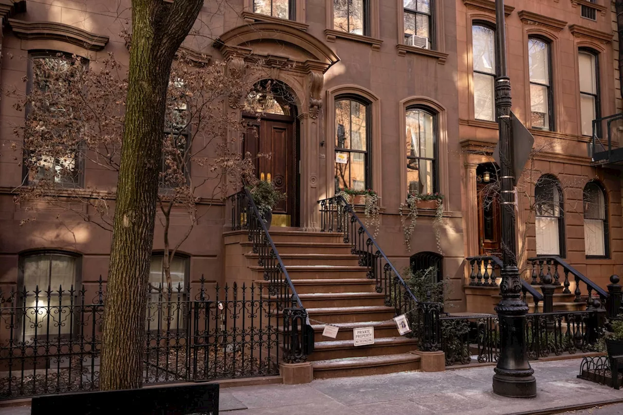 Sex and the City Fans to Be Kept at Bay by Gate at Carrie Bradshaw's Brownstone