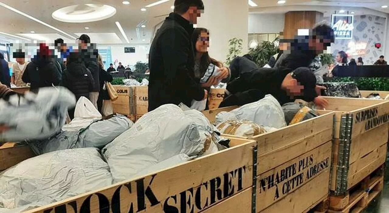 Pacchi Amazon (e non) smarriti, a Roma ressa per l’acquisto degli oggetti venduti a peso: ecco come funziona e