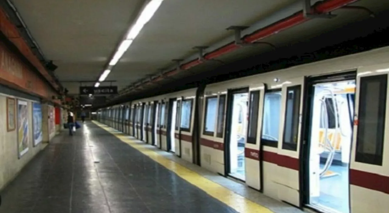 Roma, aggredita e derubata in Metro A da una borseggiatrice: «Mi ha spinta a terra e poi mi ha strappato la bo