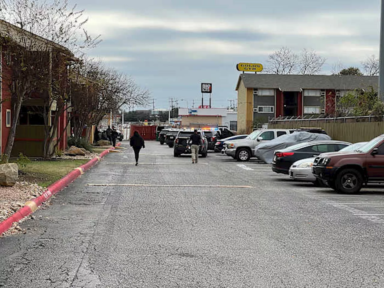 Suspect fatally shot during confrontation over stolen packages on Southeast Side, San Antonio police say