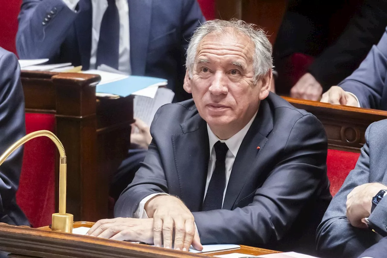 Bayrou prêt à renoncer à la suppression de 4 000 postes dans l'Éducation nationale