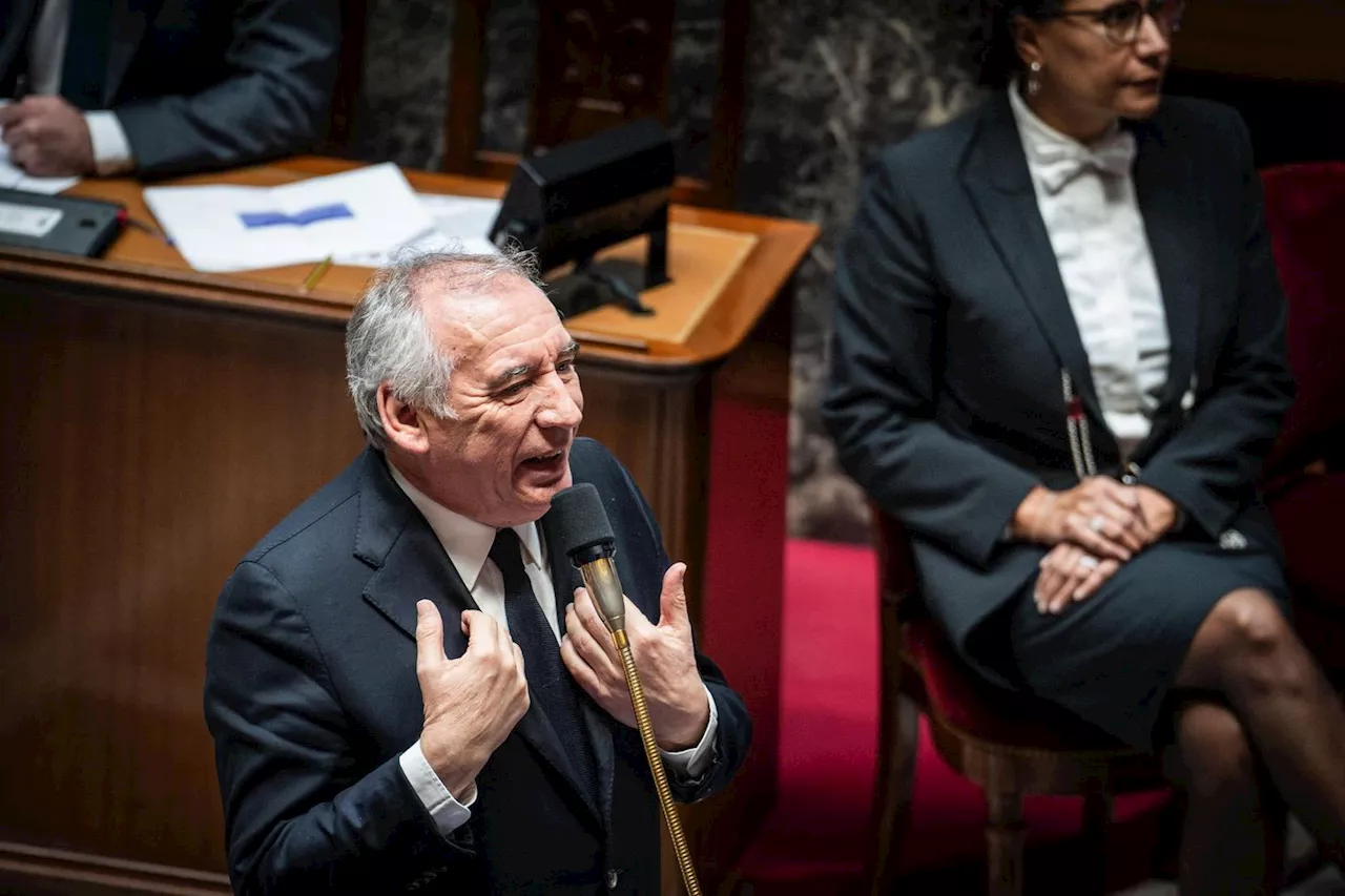 François Bayrou échappe à sa première motion de censure