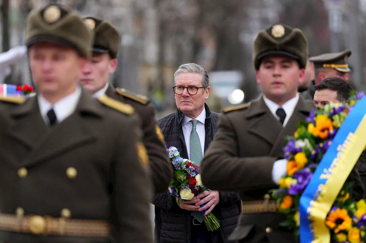 Guerre en Ukraine, jour 1058 : soldats russes capturés, visite de Keir Starmer à Kiev