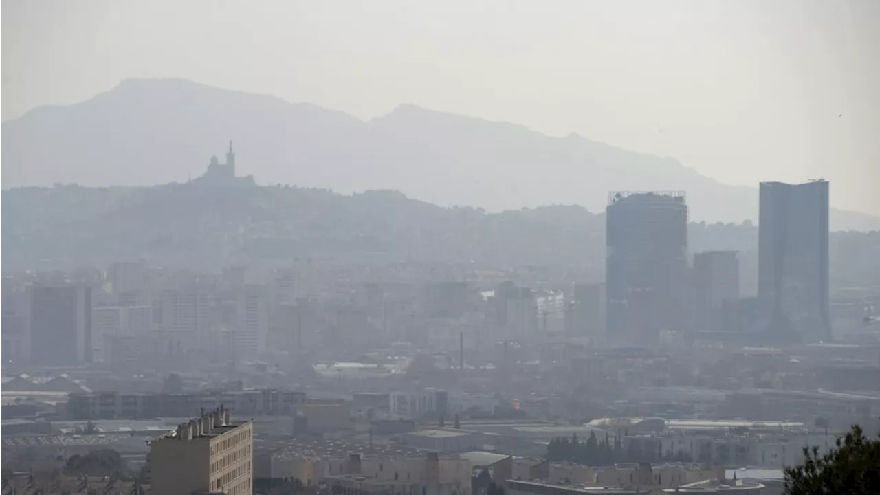 Alerte Pollution: Vigilance Rouge aux Particules Fines à Marseille