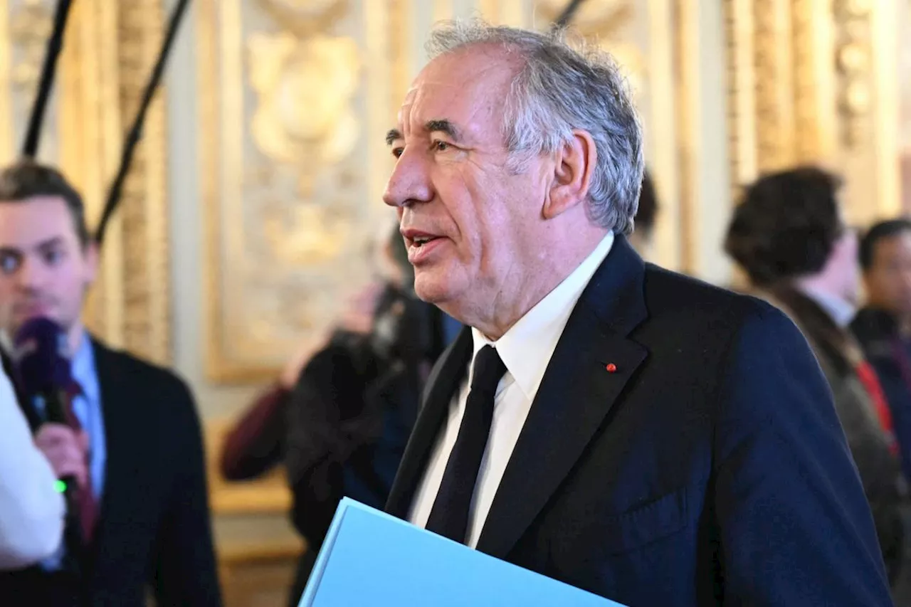 Bayrou Prêt à Révoquer la Suppression de 4 000 Postes dans l'Éducation Nationale