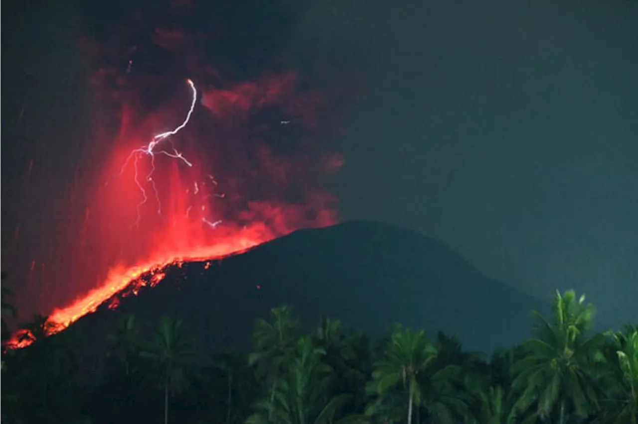 Indonesia Evacuates Hundreds as Mount Ibu Erupts