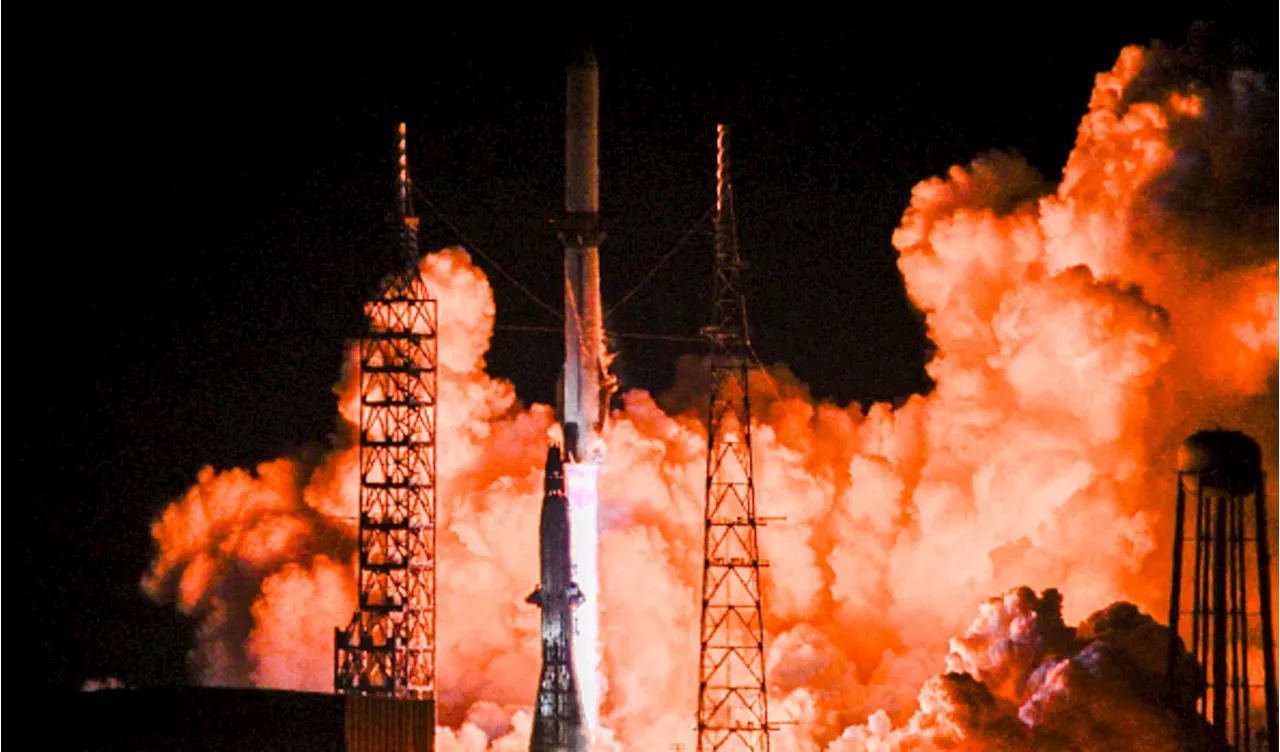 Blue Origin's New Glenn Rocket Takes Flight in Historic Debut