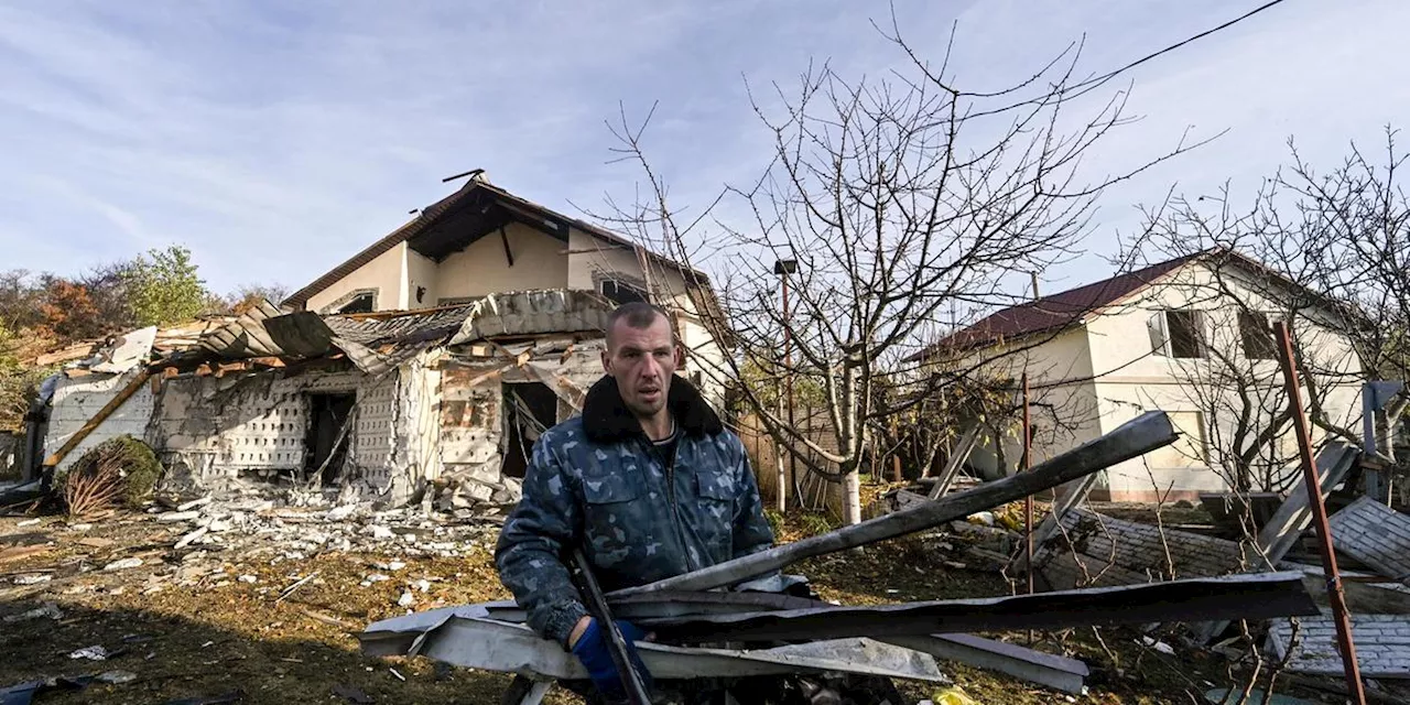 Ukraine-Updates: Entschädigungen für Angehörige, Brand im russischen Lager und Starmers Kiew-Besuch