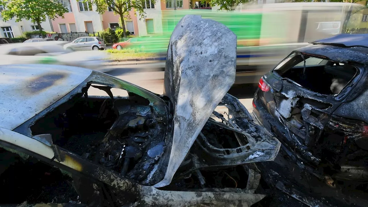 Berlin & Brandenburg: Mehr als 400 Brandstiftungen an Autos in Berlin