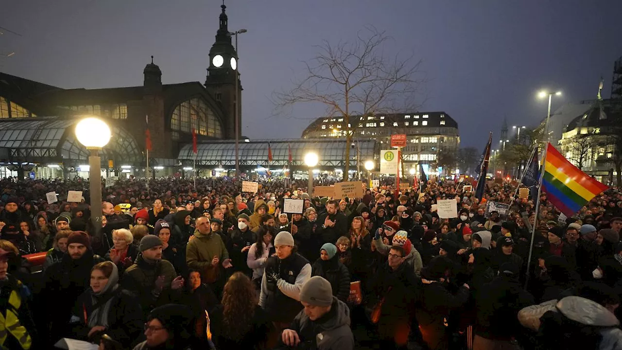 SPD und CDU kritisieren AfD: Tausende protestieren in Hamburg gegen Auftritt von Alice Weidel