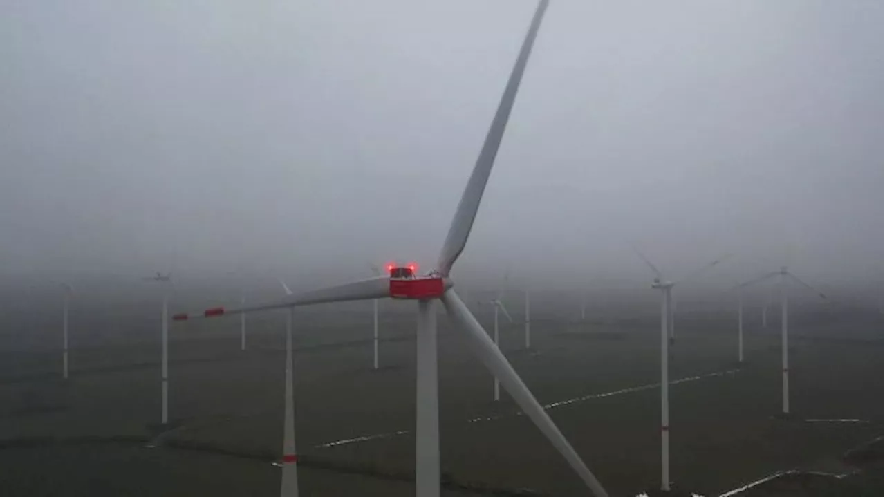 Windkraftanlagen sollen ab dem Sommer nachts nur noch bei Bedarf blinken