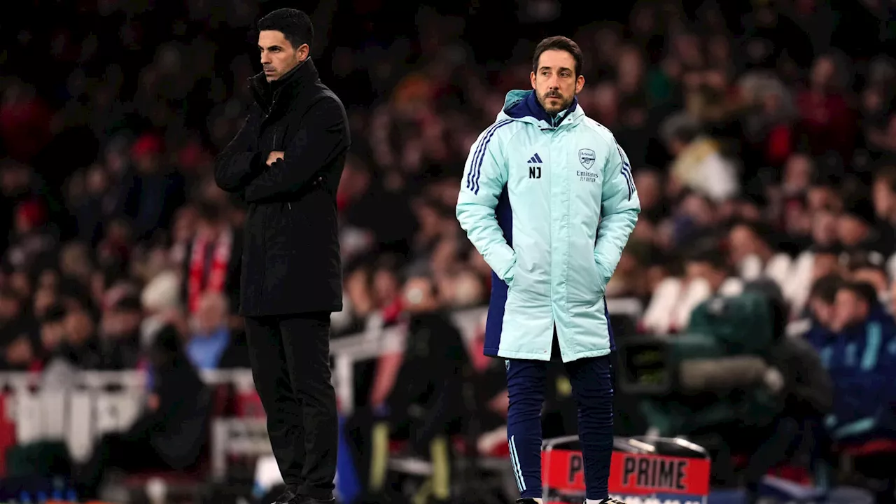 Gary Neville Critique Nicolas Jover, l'Entraîneur au Coup de Pied Arrêté d'Arsenal