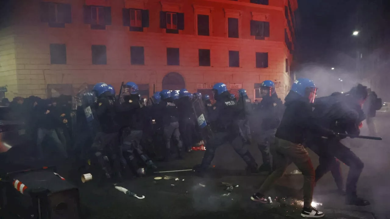 Cori a Roma: scontri violenti durante il corteo per Ramy