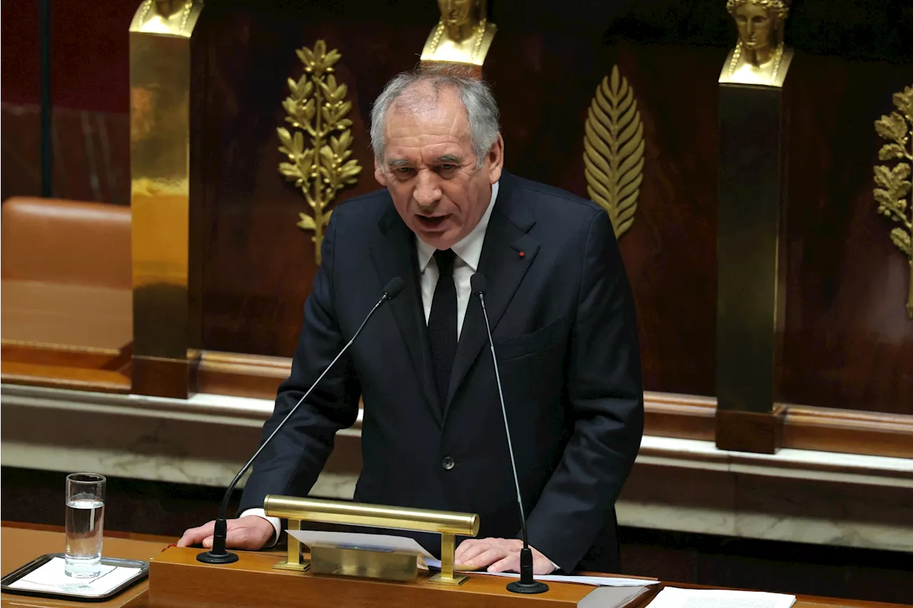 François Bayrou cède à certaines demandes des socialistes pour éviter un vote de censure