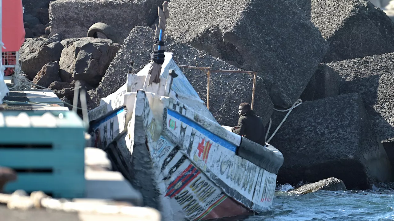 Mueren al menos 50 personas en un cayuco que se dirigía a Canarias, según la ONG Caminando Fronteras